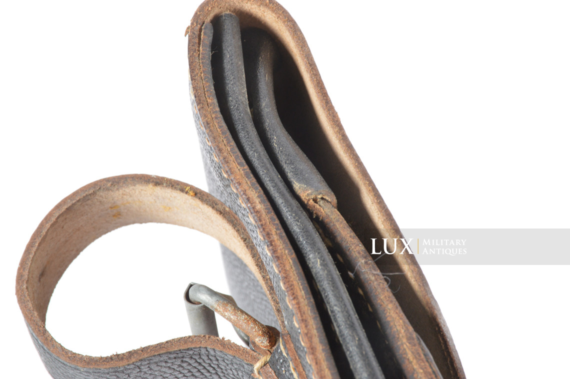 Porte cartes fin de guerre en cuir noir, état neuf, « 1941 » - photo 11