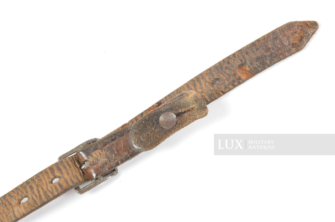 Jugulaire de casque allemand milieu de guerre, « Heinrich Sohn K, Neu-Ulm 1942 » - photo 9