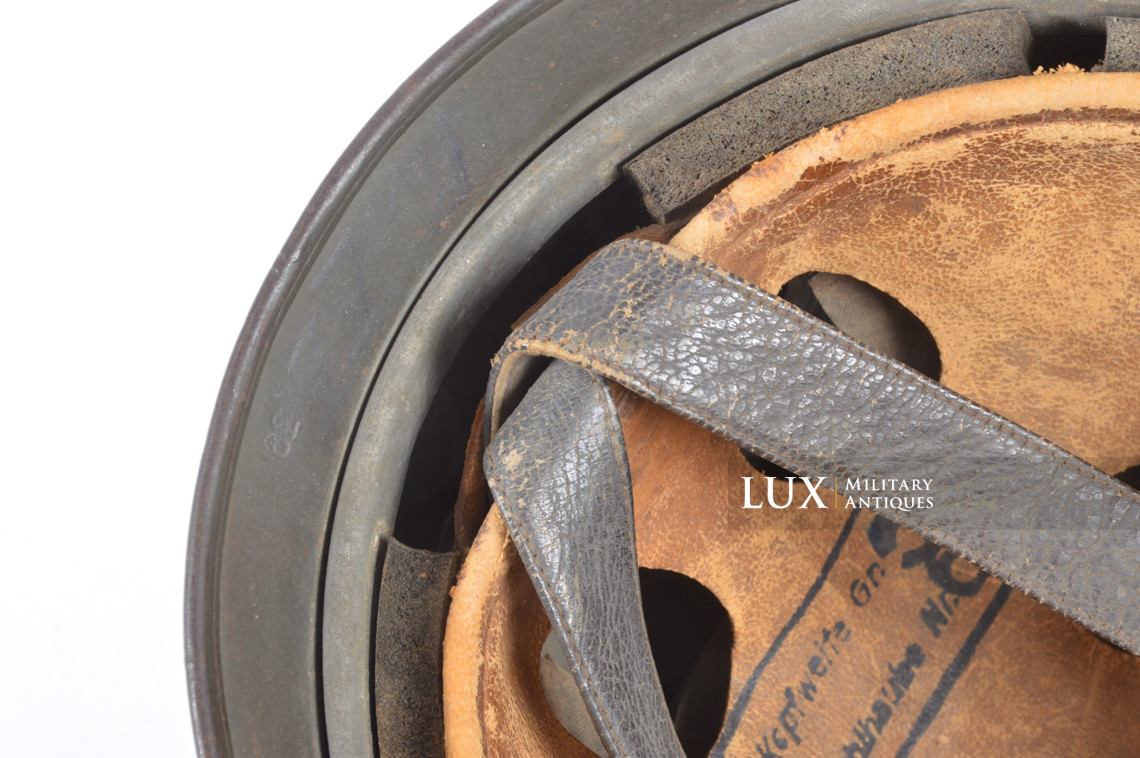 Casque parachutiste allemand M38 camouflé deux tons, « impacté » - photo 50