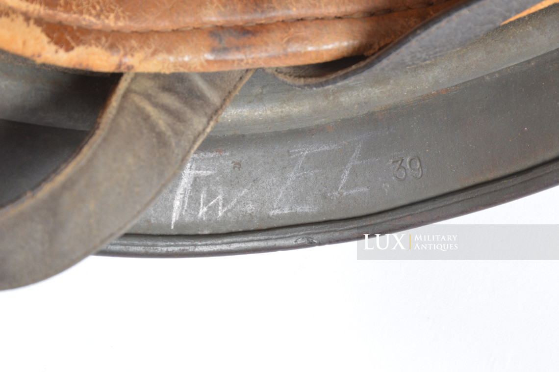 Casque parachutiste allemand M38 camouflé deux tons, « impacté » - photo 62