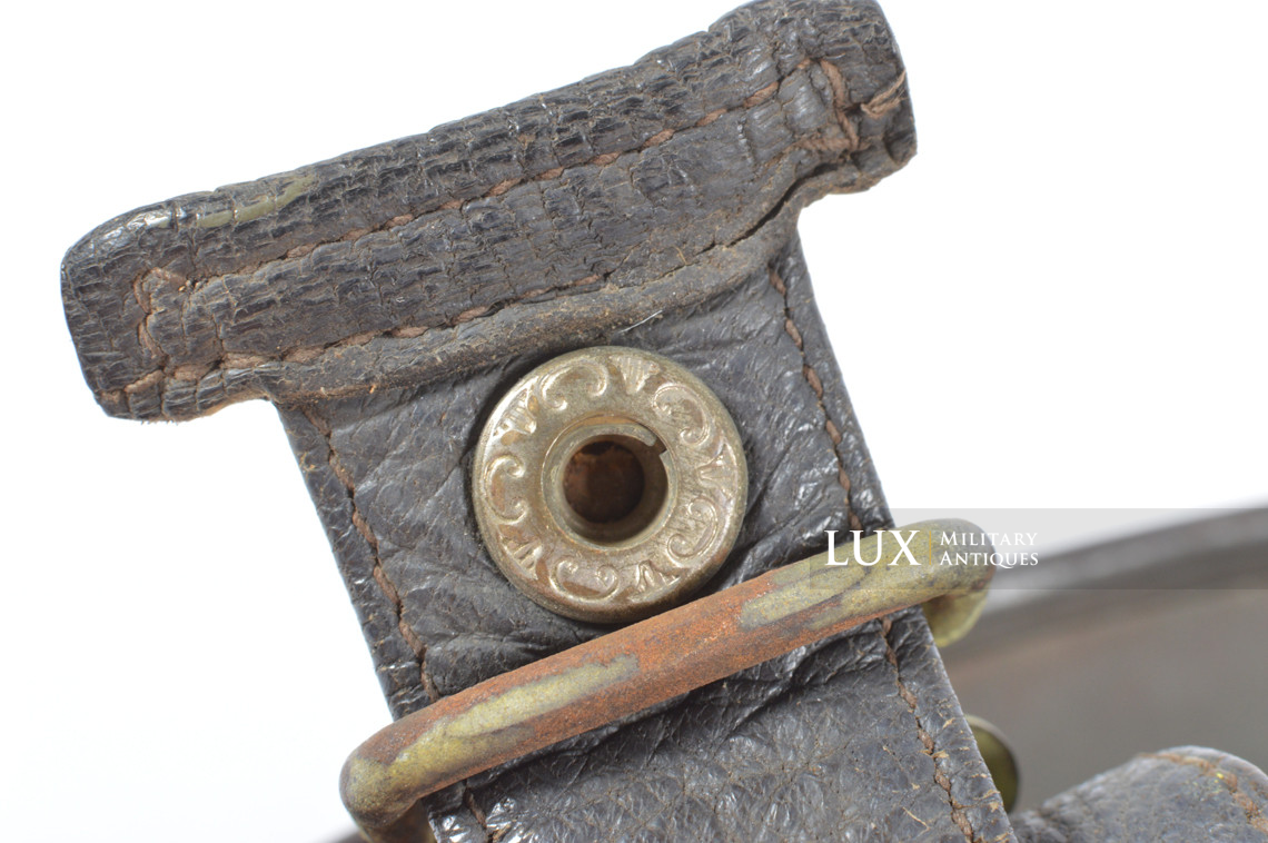 Casque parachutiste allemand M38 camouflé deux tons, « impacté » - photo 78