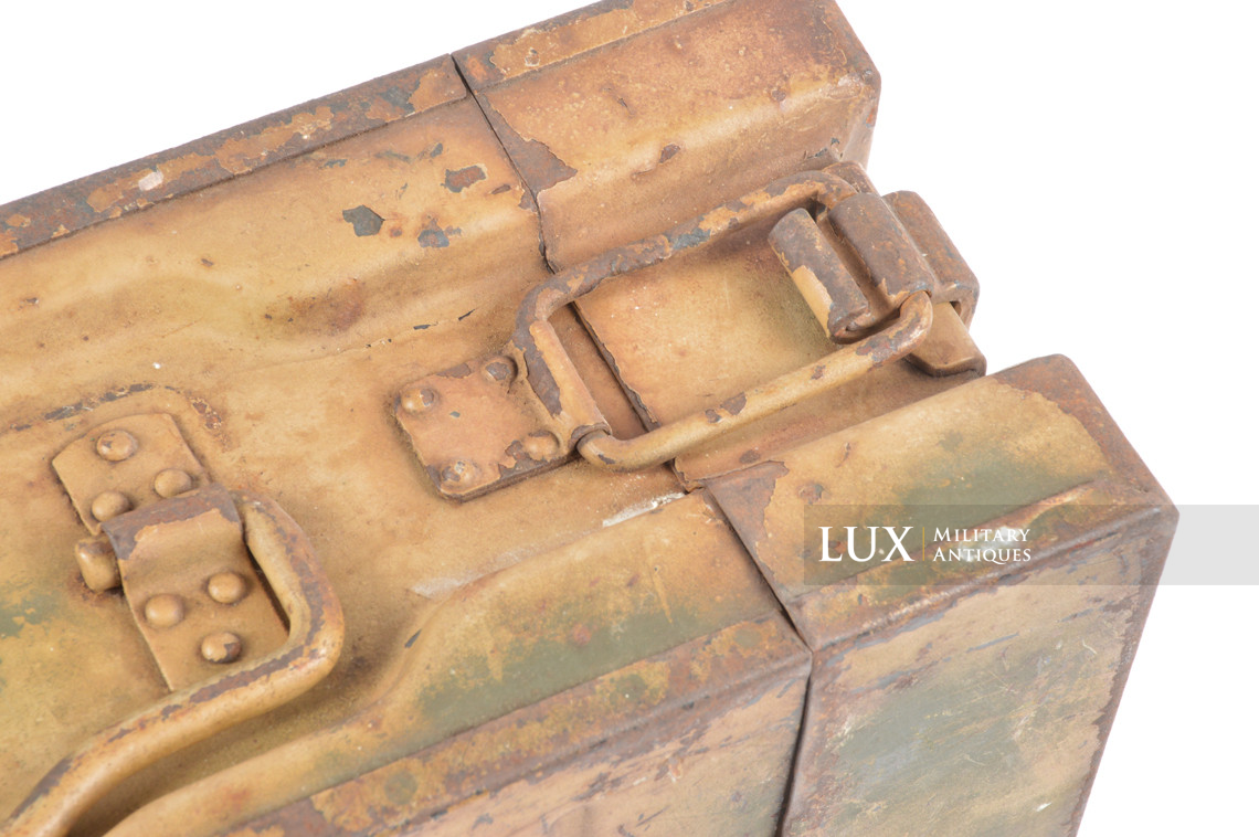 Caisse allemande pour chargeurs de 2cm Flak camouflée trois tons, « Normandie » - photo 15