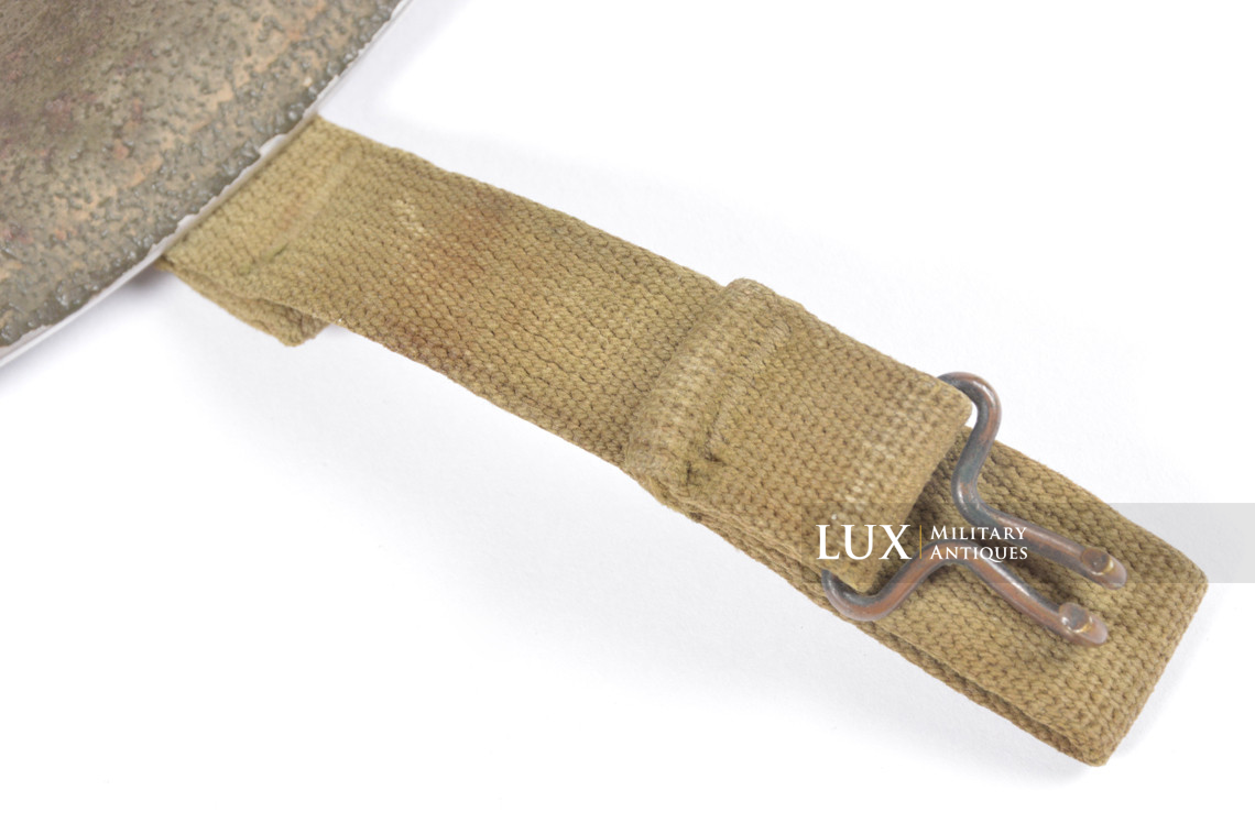 USM1 4th Infantry Division fixed bale camouflaged combat helmet, « IVY DIVISION » - photo 17