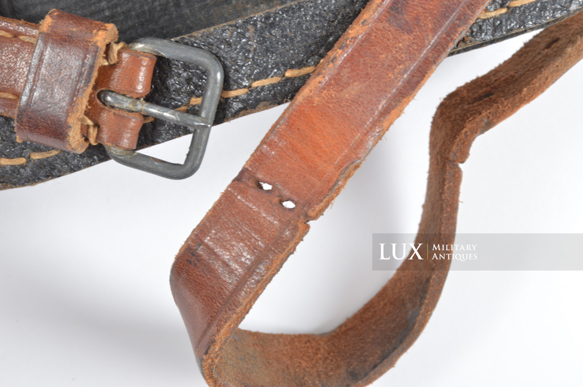 Porte pelle fin de guerre, fabrication atypique, cuir recyclé, « fuq1944 » - photo 13