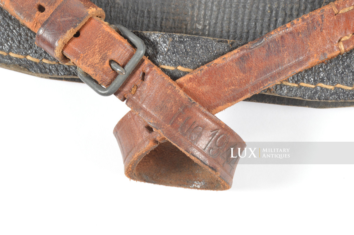 Porte pelle fin de guerre, fabrication atypique, cuir recyclé, « fuq1944 » - photo 11