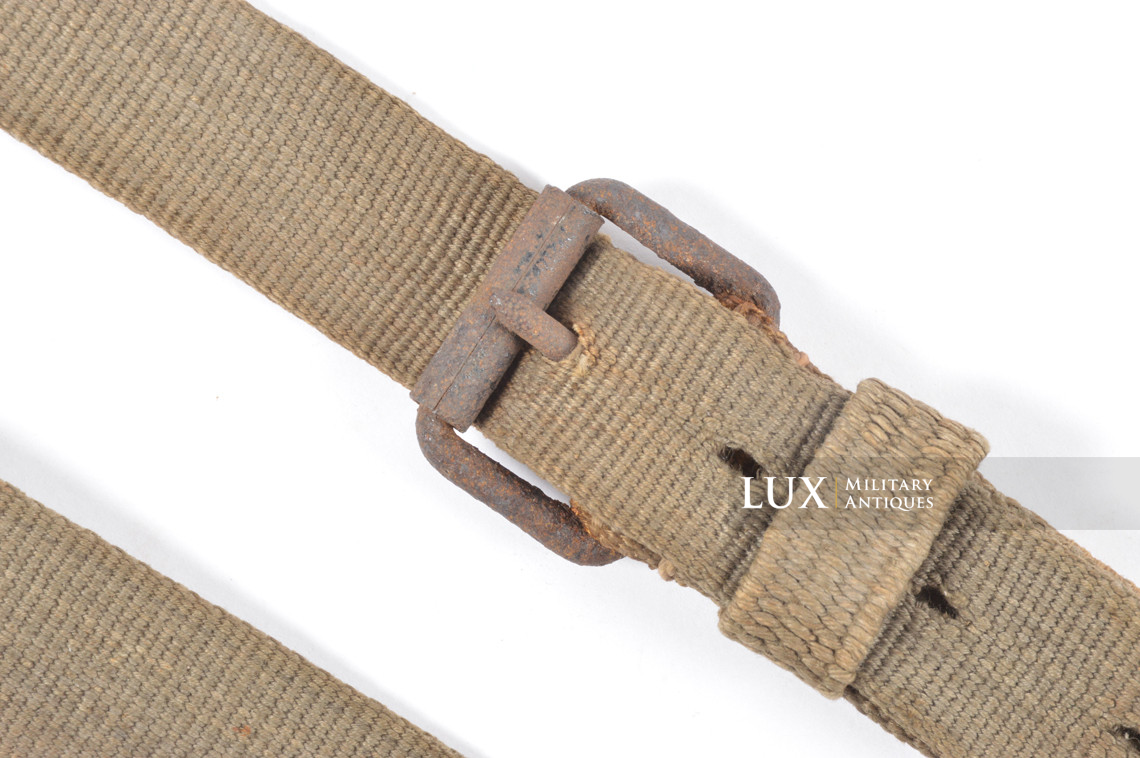 Late-war German field telephone carrying strap in green webbing - photo 9