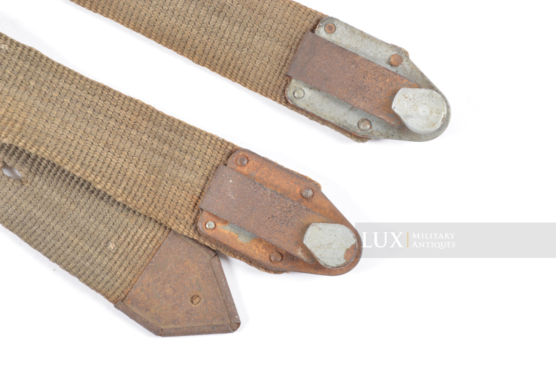 Late-war German field telephone carrying strap in green webbing - photo 12