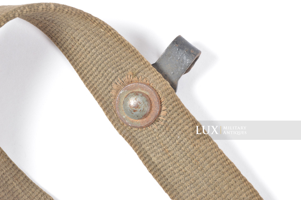 Late-war German field telephone carrying strap in green webbing - photo 14