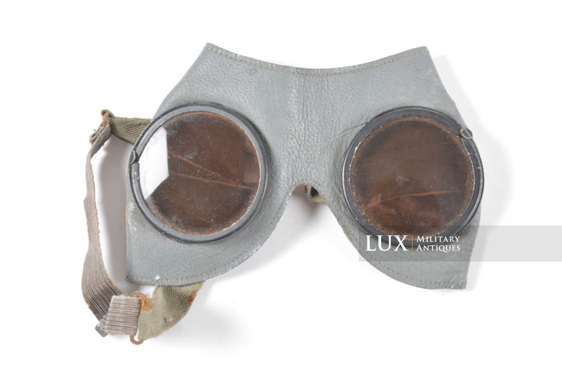 Lunettes de protection allemandes dans leur étui - photo 8