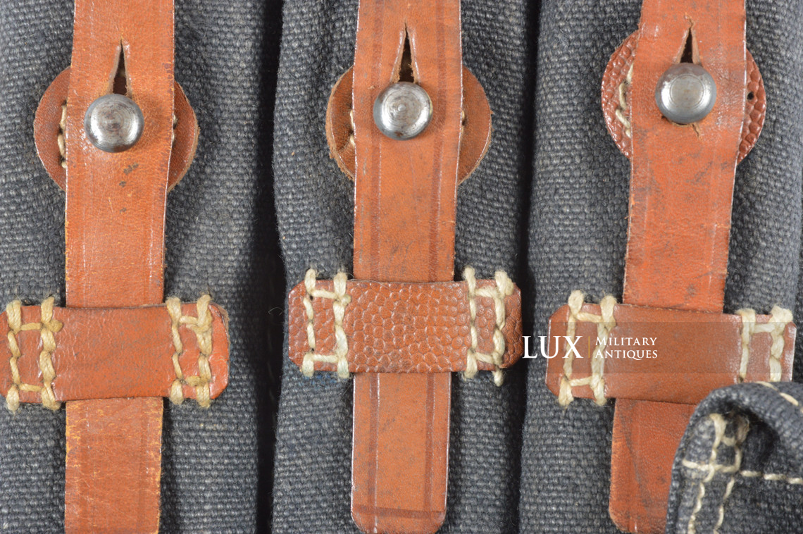Pair of late war MP38/40 pouches, « dlu 1944 » - photo 11