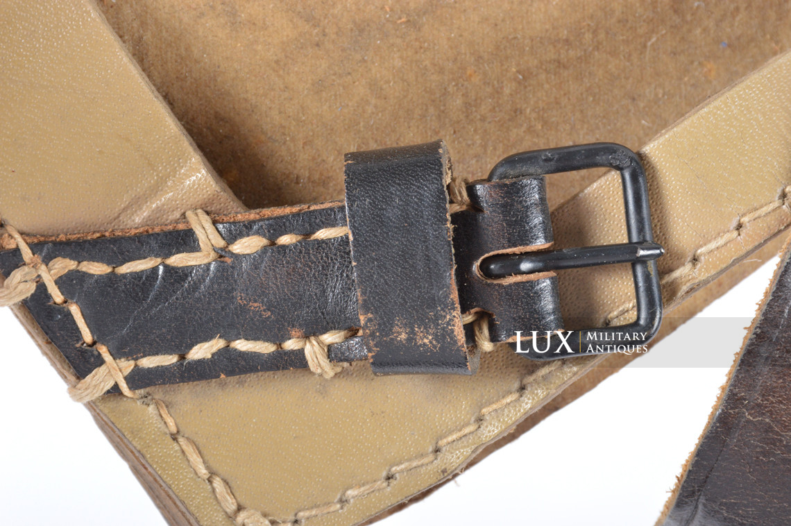 German late-war tan pressed cardboard entrenching tool carrying case - photo 12