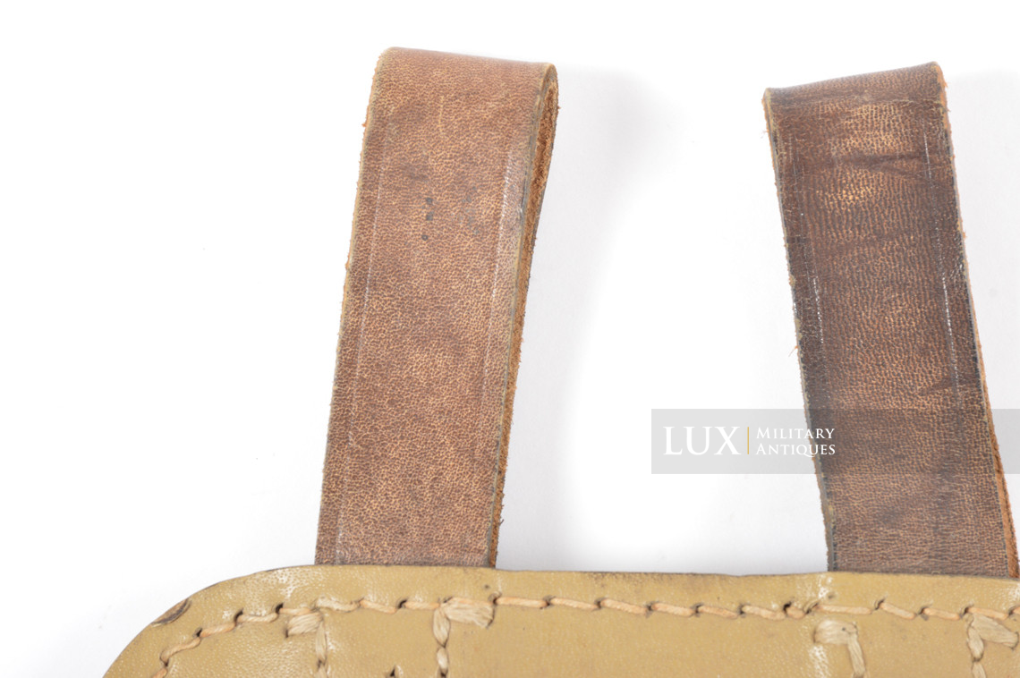German late-war tan pressed cardboard entrenching tool carrying case - photo 8