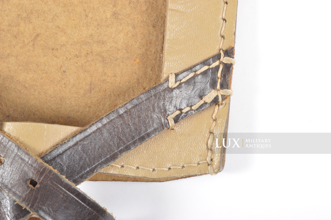 German late-war tan pressed cardboard entrenching tool carrying case - photo 13