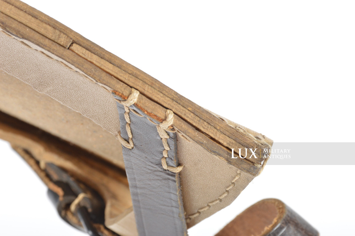 German late-war tan pressed cardboard entrenching tool carrying case - photo 19