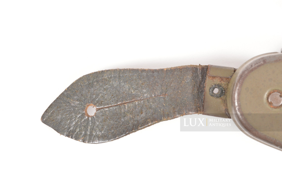 Rare German issue hand generator field flashlight, « Wehrmachteigentum » - photo 8