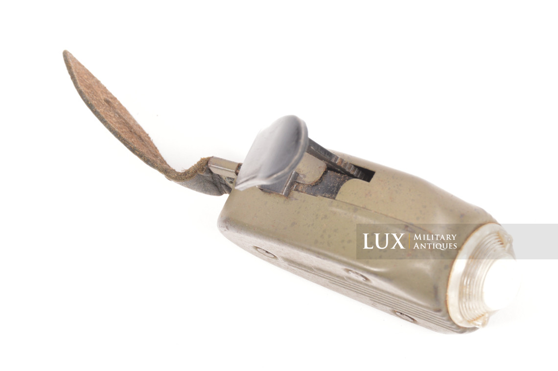 Rare German issue hand generator field flashlight, « Wehrmachteigentum » - photo 13