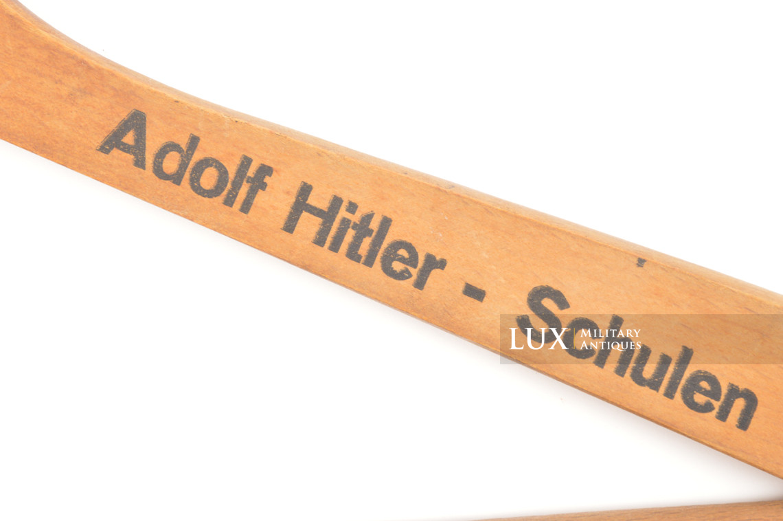 Cintre à vêtement allemand HJ, « Adolf Hitler - Schulen » - photo 9