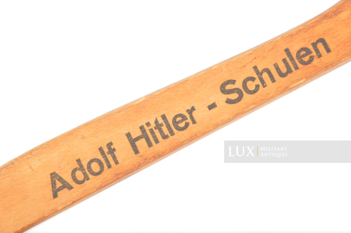 Cintre à vêtement allemand HJ, « Adolf Hitler - Schulen » - photo 8
