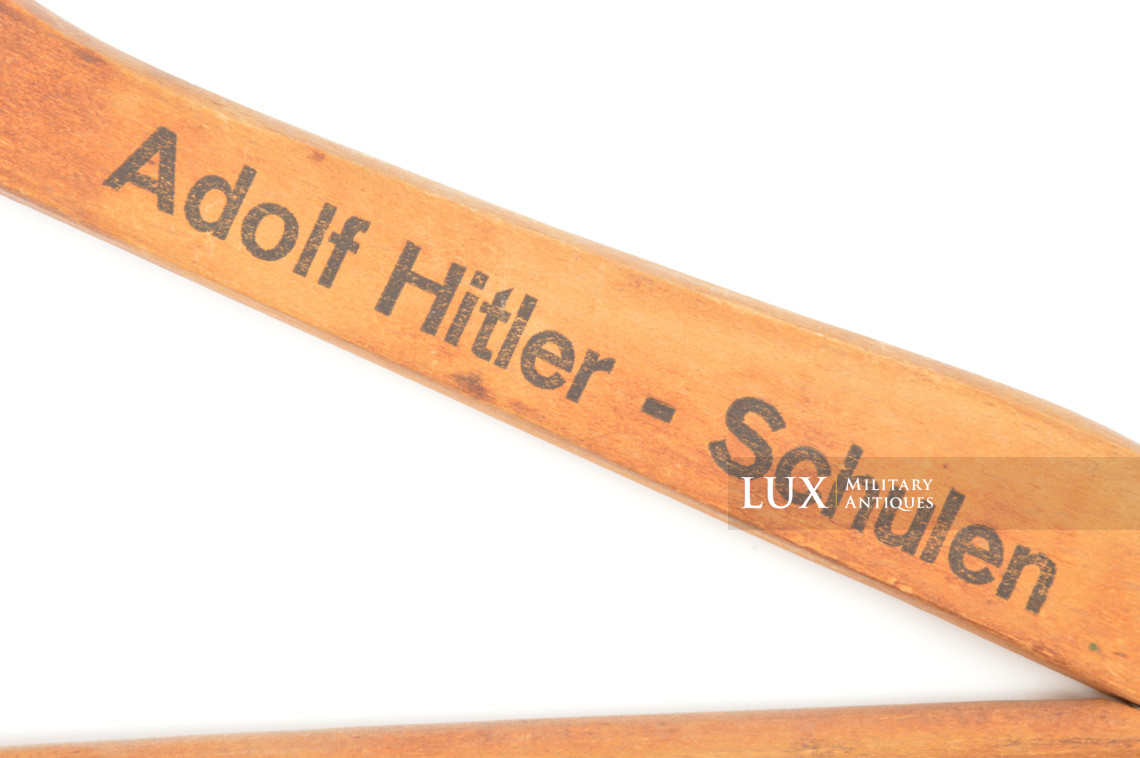 Cintre à vêtement allemand HJ, « Adolf Hitler - Schulen » - photo 9
