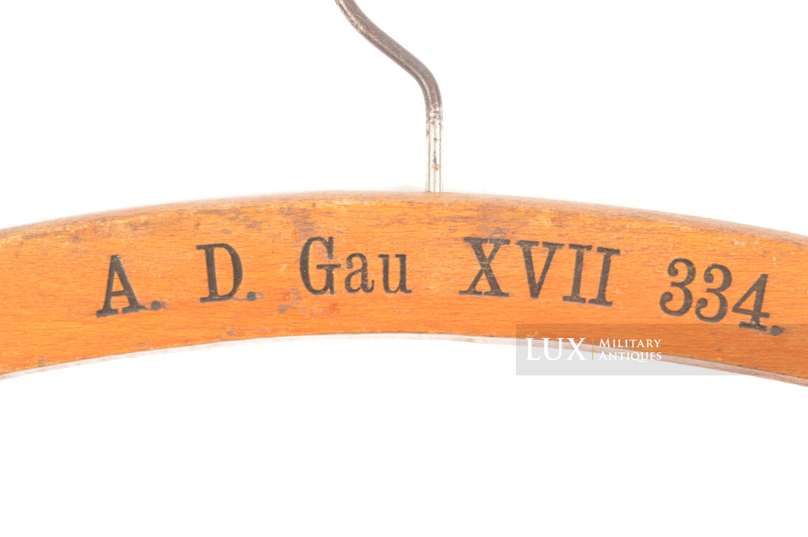 Cintre à vêtement allemand d’époque, « A.D. GAU » - photo 8