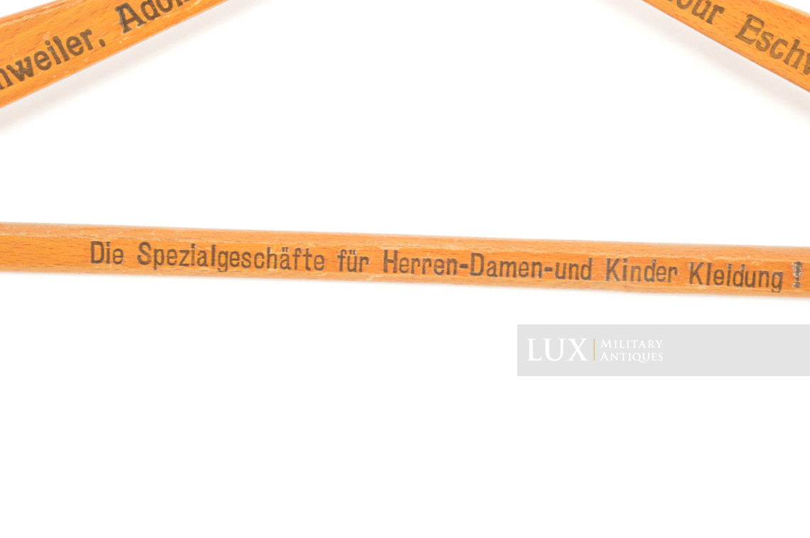 Cintre à vêtement allemand d’époque, « Adolf-Hitler Str.2 » - photo 11