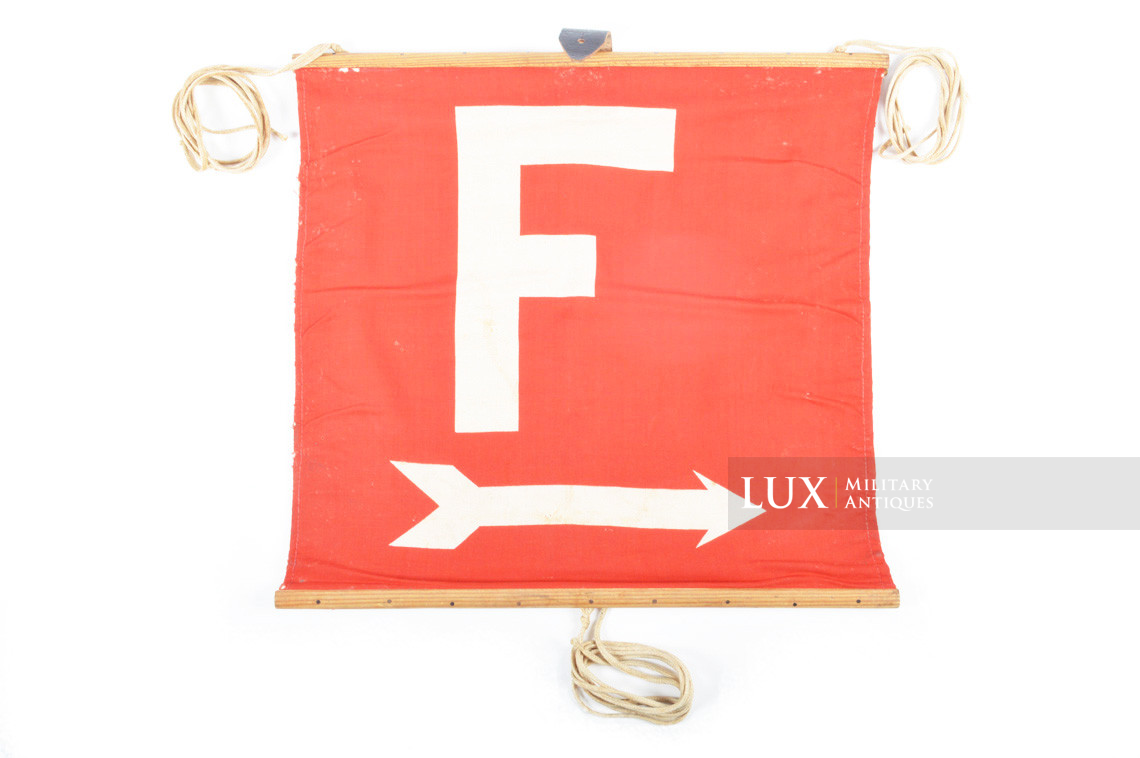 German signals « F » communications directional panel, « dnq.41 » - photo 17