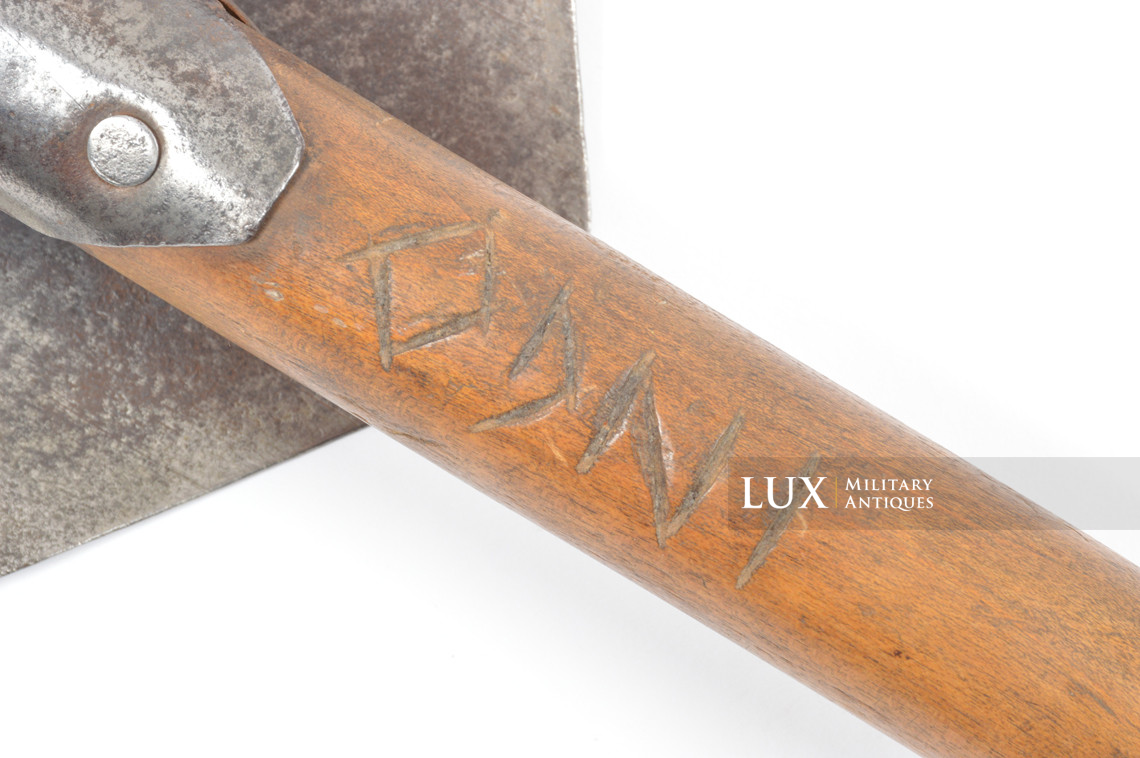 German folding shovel and carrying case - photo 18