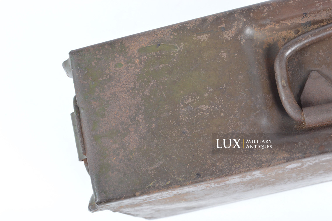 German late-war two-tone camouflage MG34/42 ammunitions case - photo 17