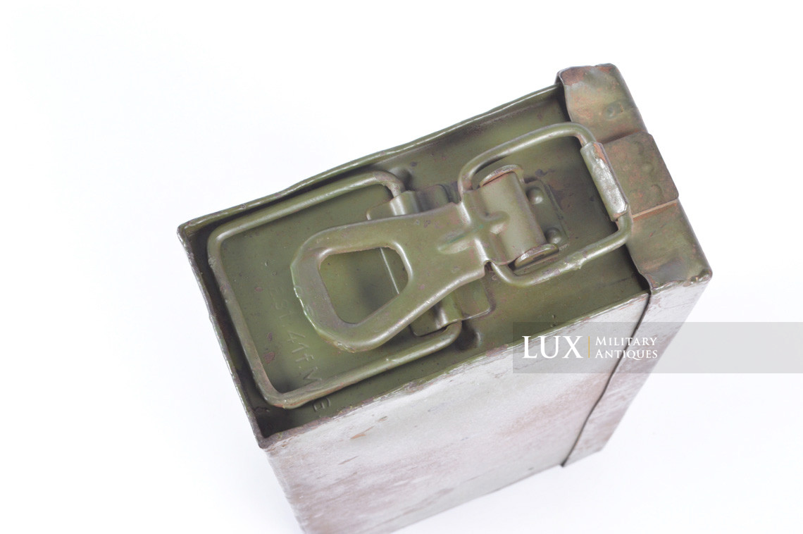 German late-war two-tone camouflage MG34/42 ammunitions case - photo 23