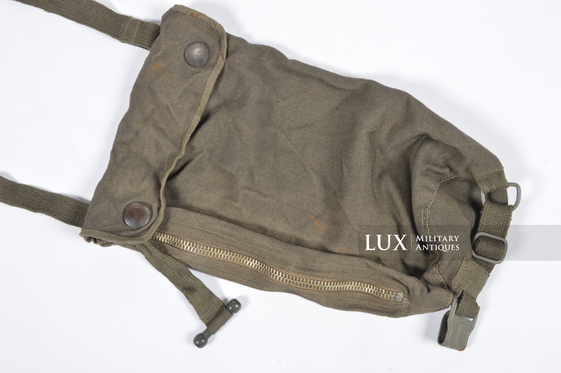 Late-war German paratrooper gas mask carrying bag, « ebd » - photo 8