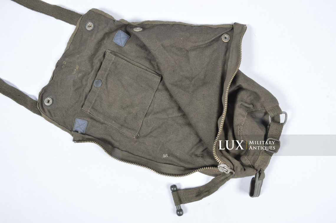 Late-war German paratrooper gas mask carrying bag, « ebd » - photo 17