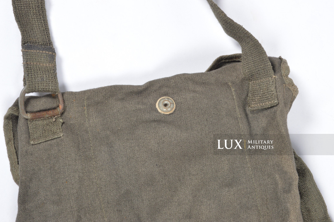 Late-war German paratrooper gas mask carrying bag, « ebd » - photo 22