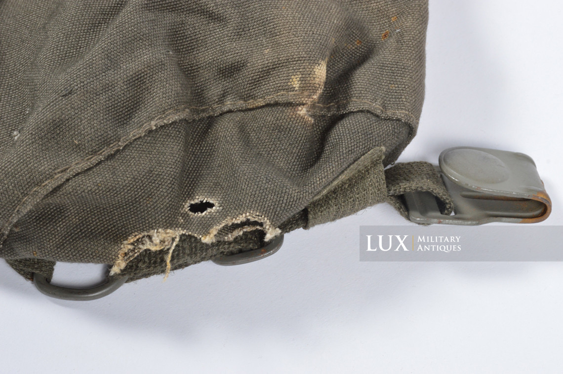 Late-war German paratrooper gas mask carrying bag, « ebd » - photo 25