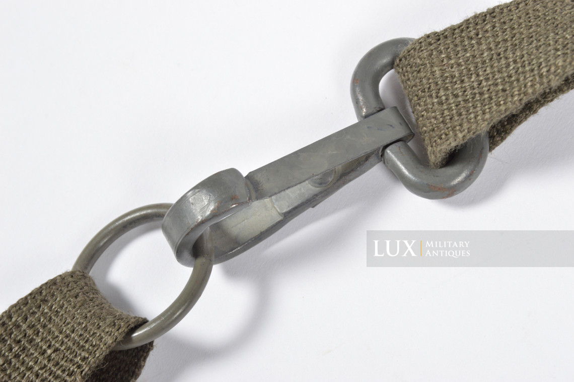 Late-war German paratrooper gas mask carrying bag, « ebd » - photo 29