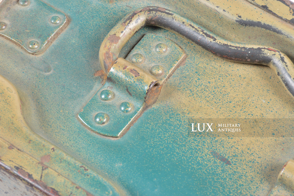 Caisse allemande pour chargeurs de 2cm Flak camouflée deux tons - photo 24