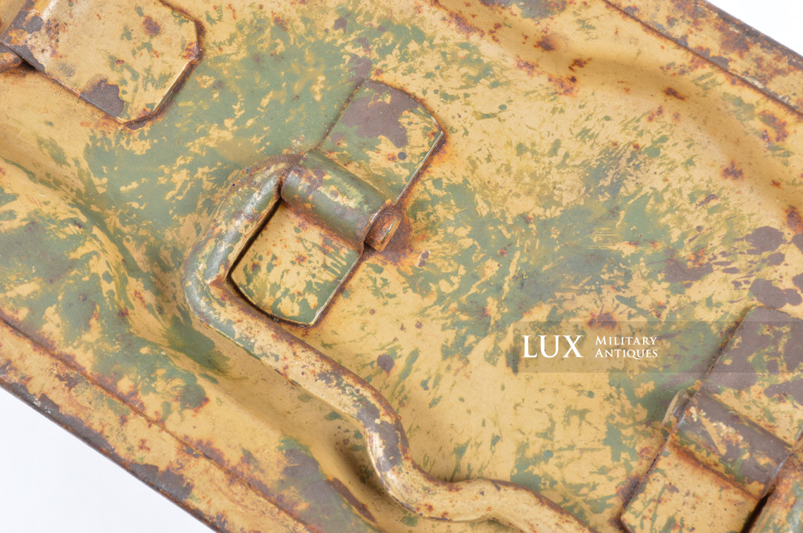 Caisse allemande pour chargeurs de 2cm Flak camouflée trois tons « Normandie » - photo 20