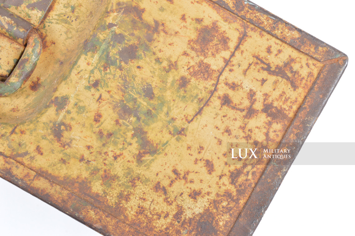 Caisse allemande pour chargeurs de 2cm Flak camouflée trois tons « Normandie » - photo 21