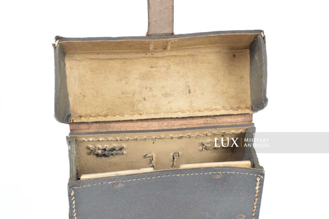MG34/42 gunner's belt pouch in black and tan pressed cardboard, « oaz4 » - photo 17