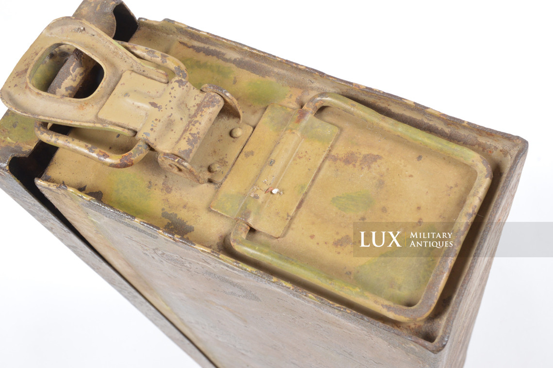 Late-war German camouflage MG34/42 ammunitions case - photo 27