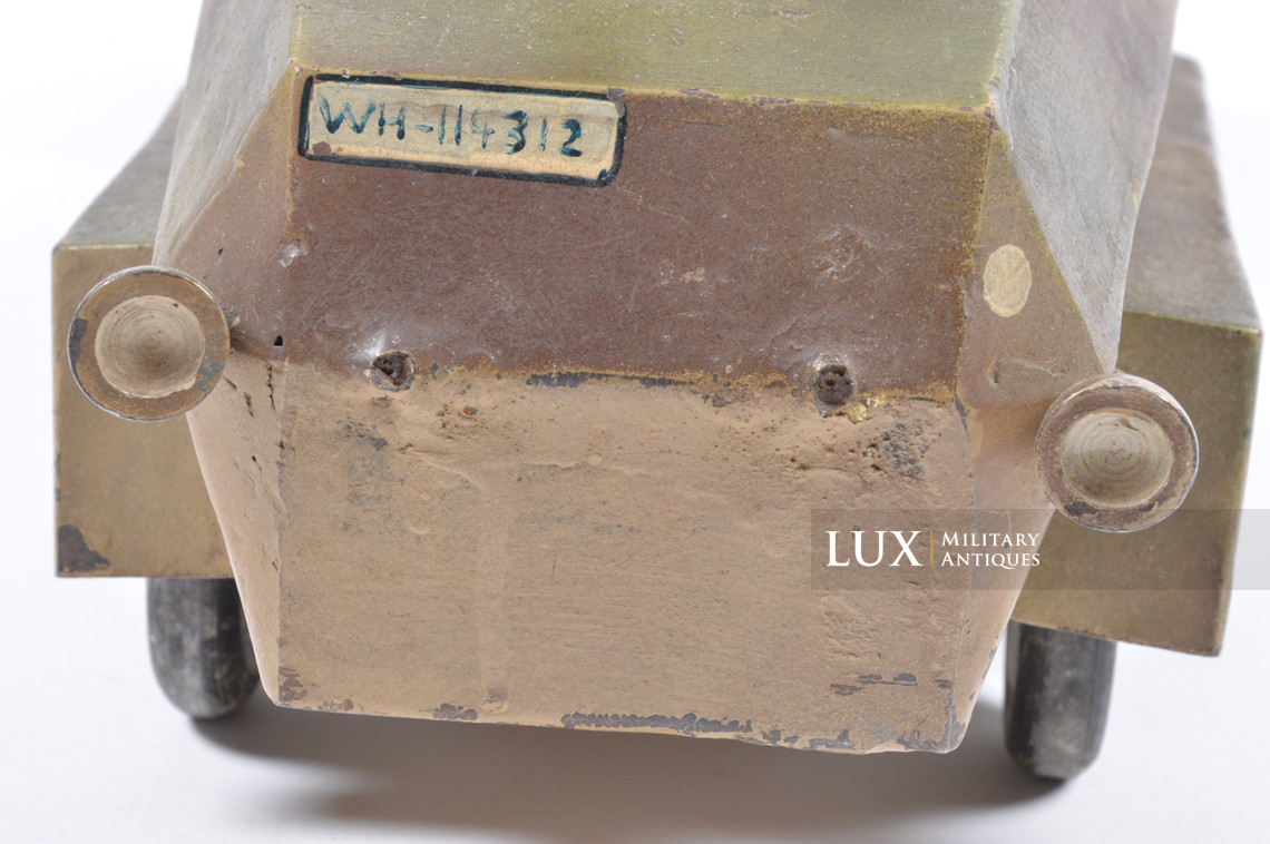 Period German armored vehicle toy model, « PUMA » - photo 16
