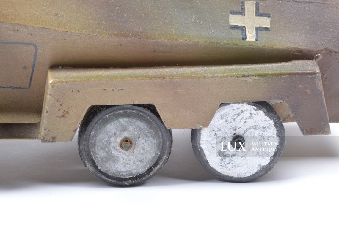 Period German armored vehicle toy model, « PUMA » - photo 24