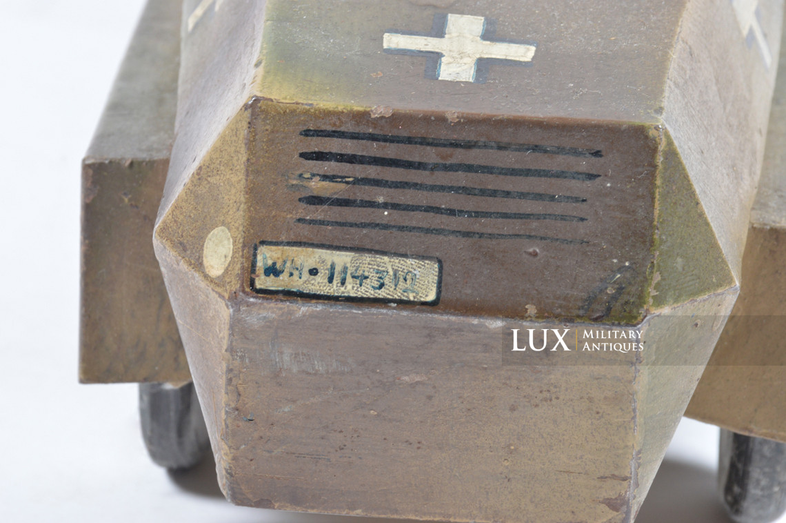Period German armored vehicle toy model, « PUMA » - photo 27