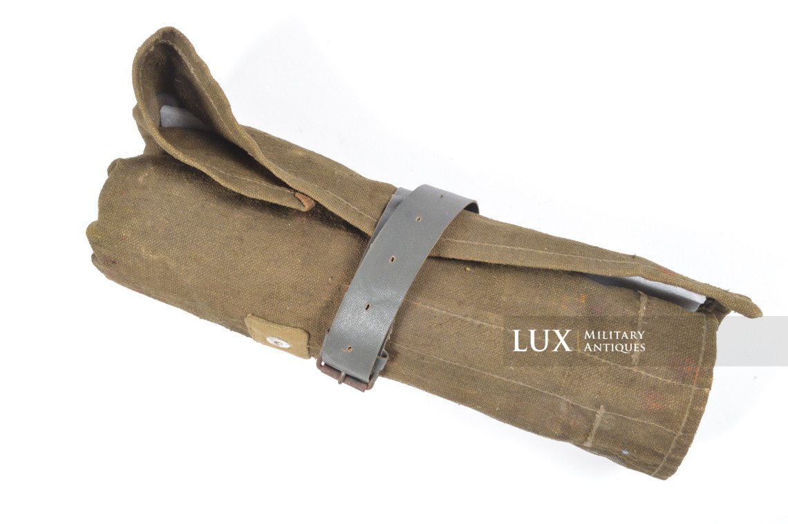 Late-war German light vehicle tool roll - photo 22