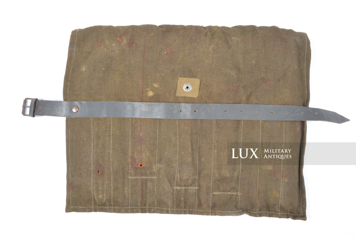 Late-war German light vehicle tool roll - photo 19