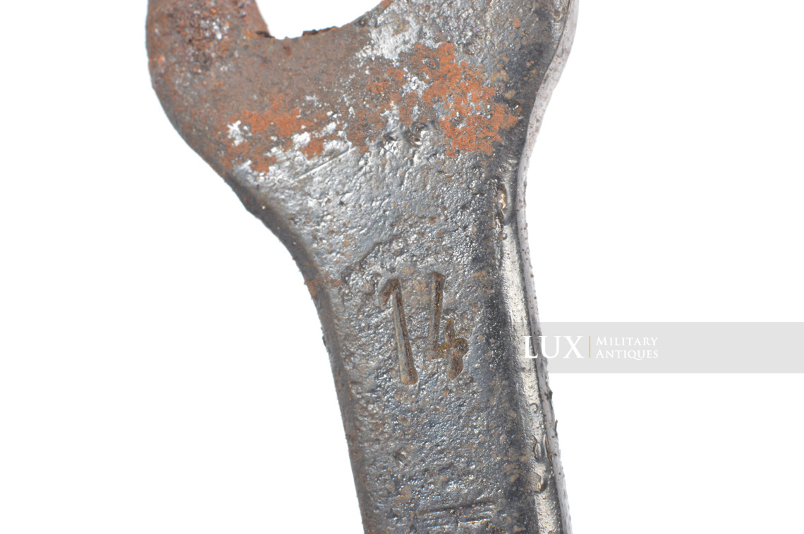 Late-war German light vehicle tool roll - photo 10