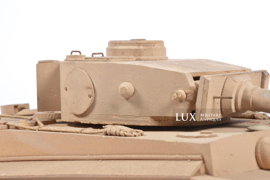 Maquette allemande d’instruction en bois d’un char « TIGER I » - photo 19