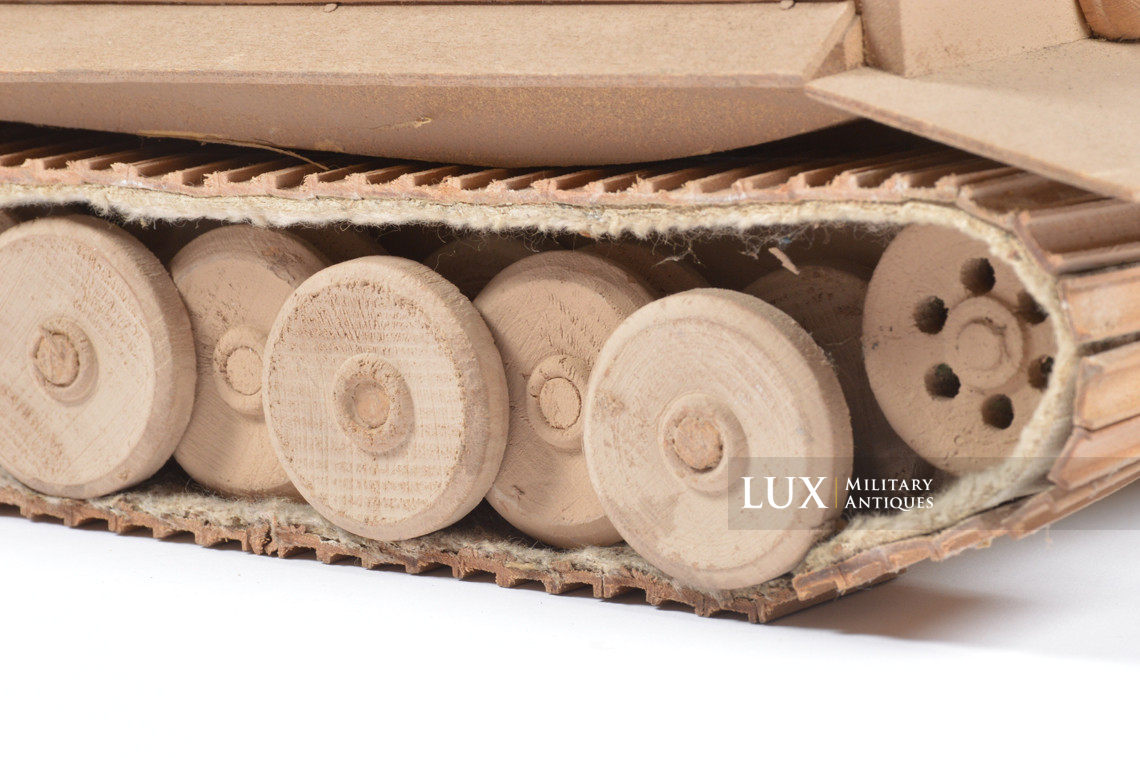 Maquette allemande d’instruction en bois d’un char « TIGER I » - photo 20