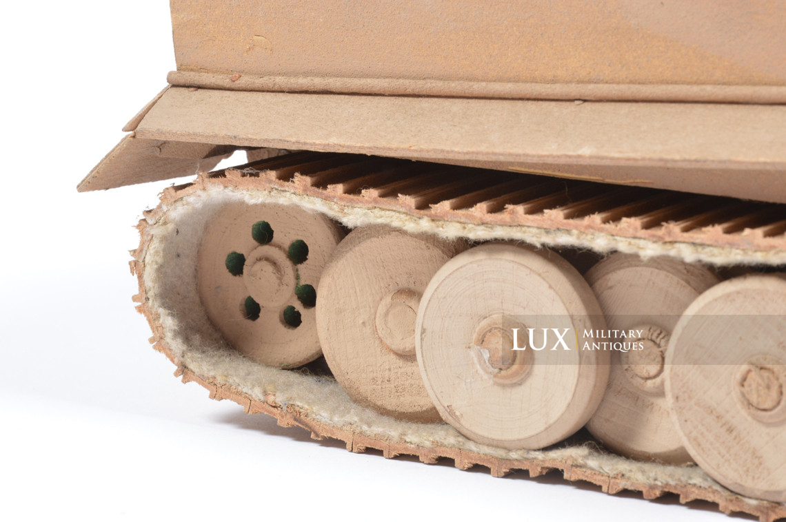 Maquette allemande d’instruction en bois d’un char « TIGER I » - photo 21