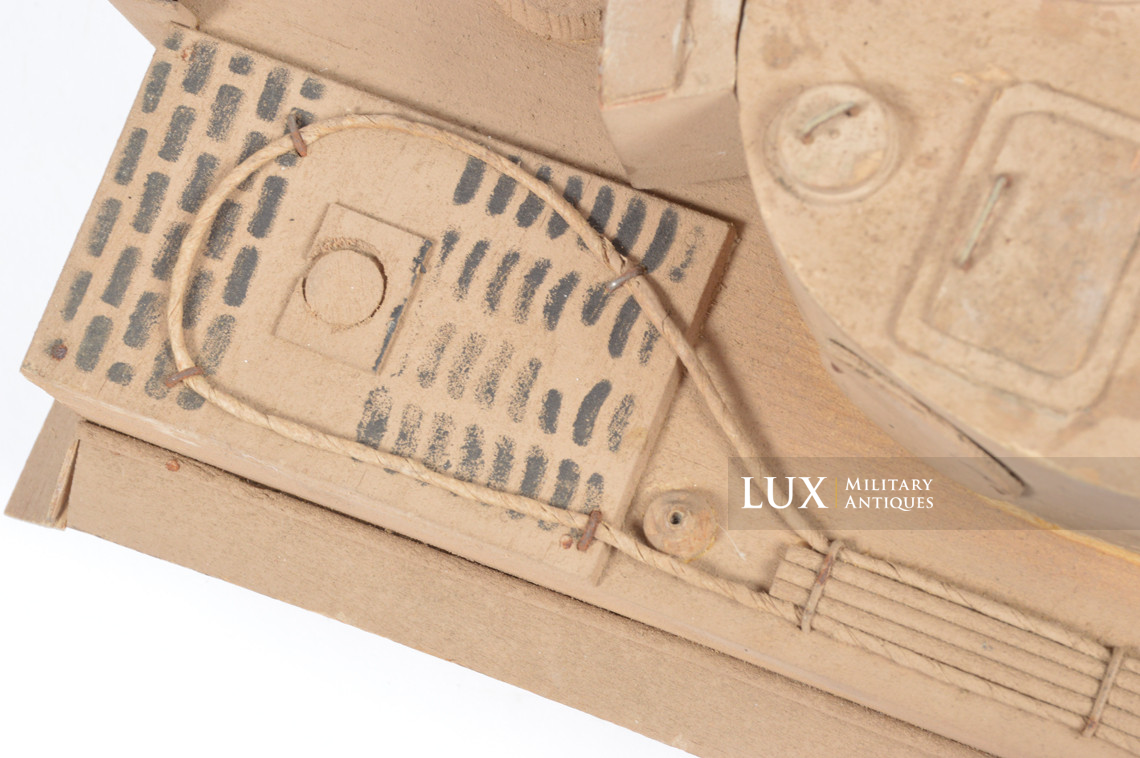 Maquette allemande d’instruction en bois d’un char « TIGER I » - photo 24