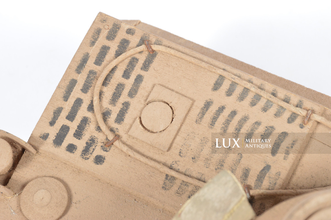 Maquette allemande d’instruction en bois d’un char « TIGER I » - photo 27